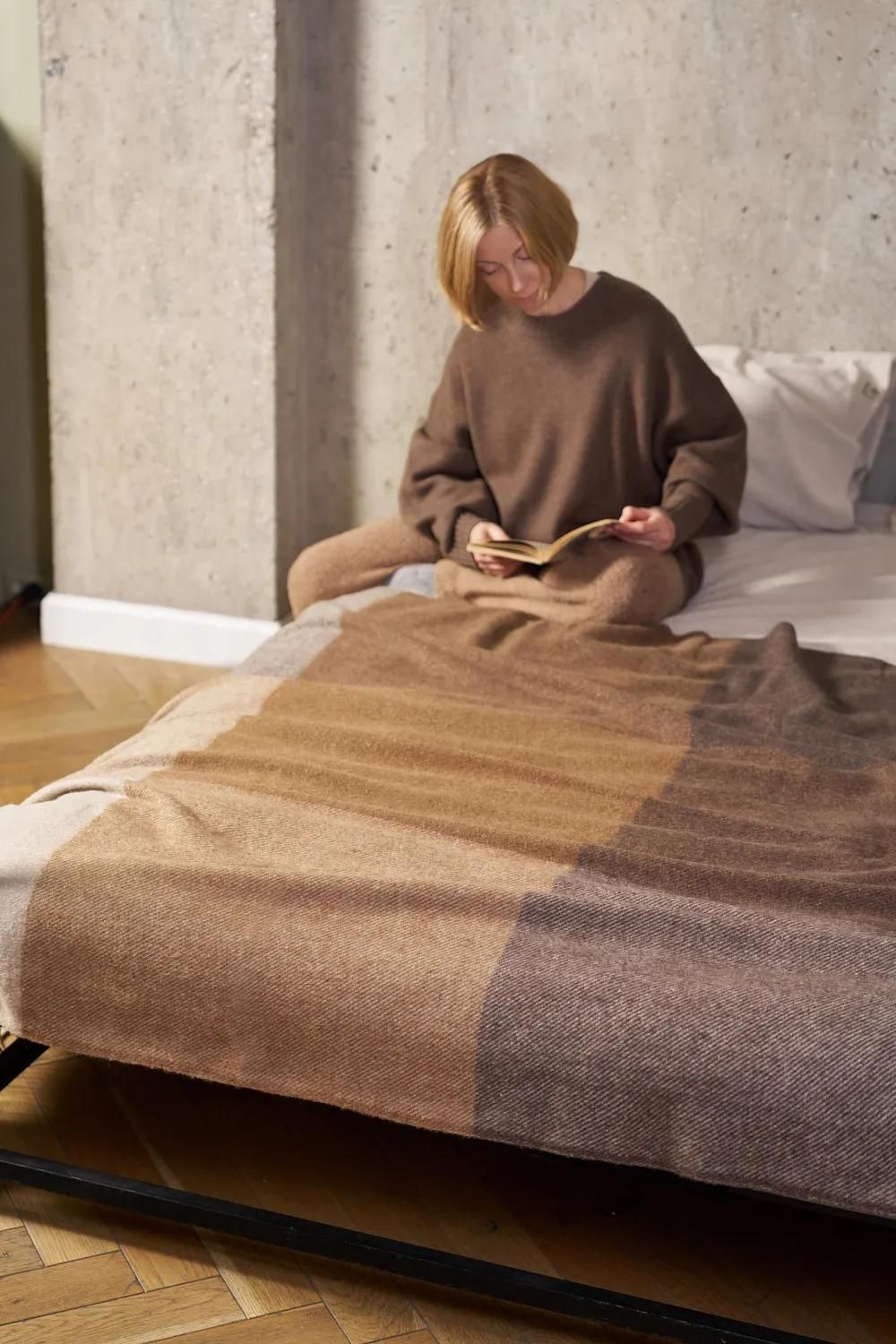 Плед шерстяной Luxberry Woolen Beige 150х200 бежево-коричневый