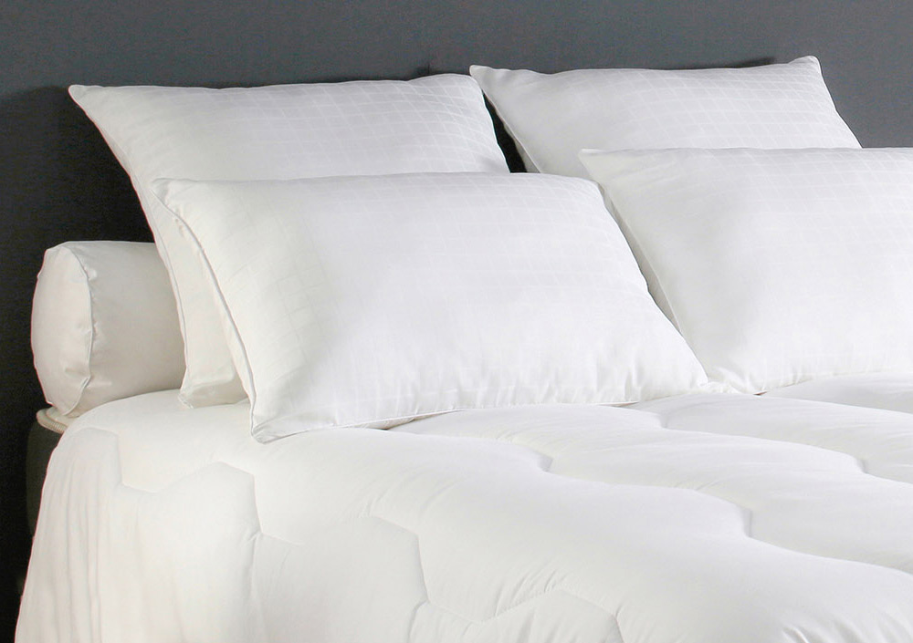 Подушка Blanc des Vosges Manoire 65х65 мягкая