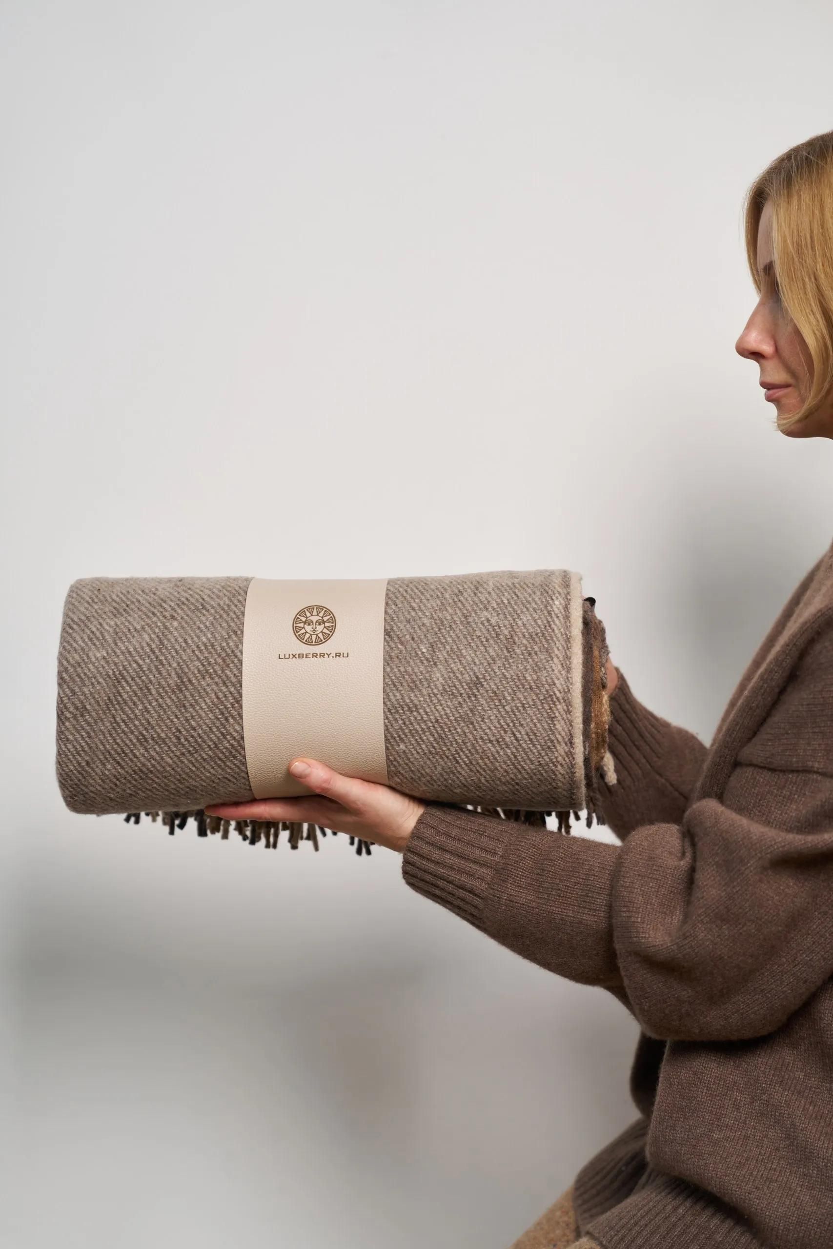 Плед шерстяной Luxberry Woolen Beige 150х200 бежево-коричневый