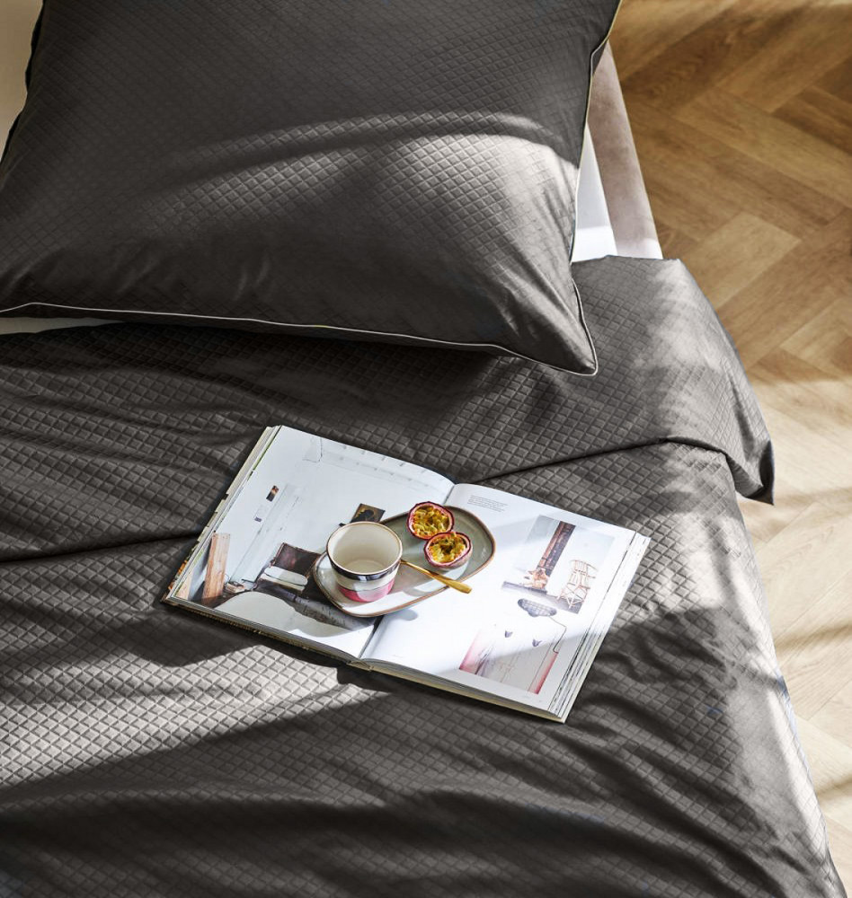 Постельное бельё Curt Bauer Arezzo Чёрное дерево 1.5-спальное 155х220 мако дамаст