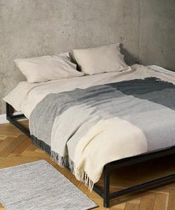 Плед шерстяной Luxberry Woolen Grey 150х200 серо-графитовый - основновное изображение