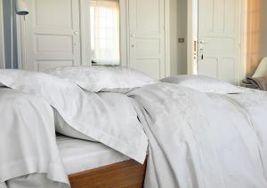 Постельное белье Blanc des Vosges Hesperide Nacre евро 200х220 сатин жаккард - основновное изображение