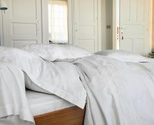 Постельное белье Blanc des Vosges Hesperide Nacre евро макси 220х240 сатин жаккард