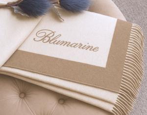 шерстяной плед Blumarine Madame 140х205 бежевый - основновное изображение